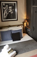 Crew's Quarters Boarding House Caters to Men