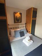 Crew's Quarters Boarding House Caters to Men