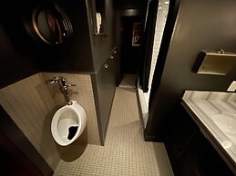 Crew's Quarters Boarding House Caters to Men