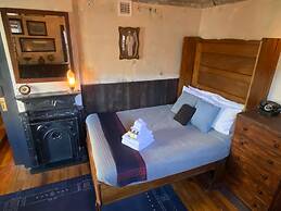 Crew's Quarters Boarding House Caters to Men