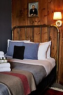 Crew's Quarters Boarding House Caters to Men