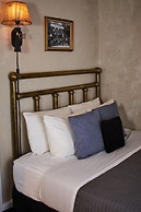 Crew's Quarters Boarding House Caters to Men