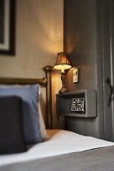 Crew's Quarters Boarding House Caters to Men