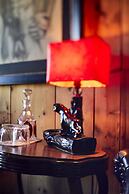 Crew's Quarters Boarding House Caters to Men