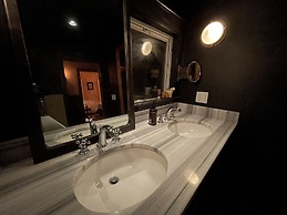 Crew's Quarters Boarding House Caters to Men