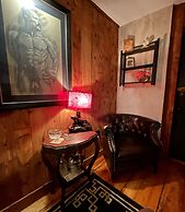 Crew's Quarters Boarding House Caters to Men