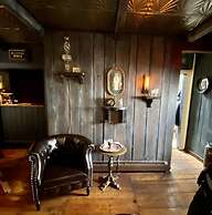 Crew's Quarters Boarding House Caters to Men