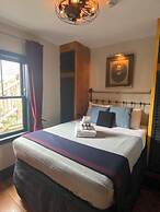 Crew's Quarters Boarding House Caters to Men