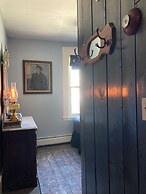 Crew's Quarters Boarding House Caters to Men