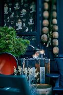 Crew's Quarters Boarding House Caters to Men