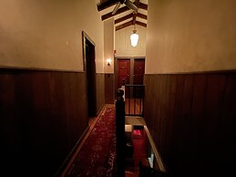 Crew's Quarters Boarding House Caters to Men