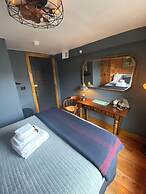 Crew's Quarters Boarding House Caters to Men