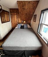 Crew's Quarters Boarding House Caters to Men