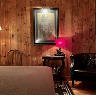 Crew's Quarters Boarding House Caters to Men