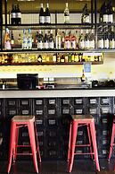 Oaks Gladstone Grand Hotel