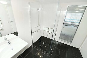 Oaks Gladstone Grand Hotel