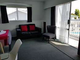 Courtesy Court Motel