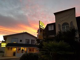 Courtesy Court Motel