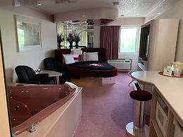 Designer Inn & Suites