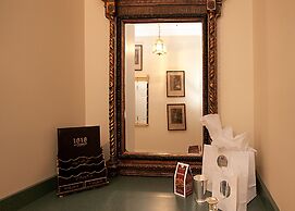 Monmouth Historic Inns and Gardens