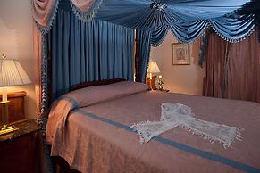 Monmouth Historic Inns and Gardens