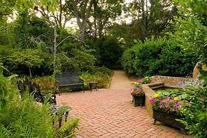 Monmouth Historic Inns and Gardens