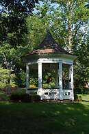 Monmouth Historic Inns and Gardens