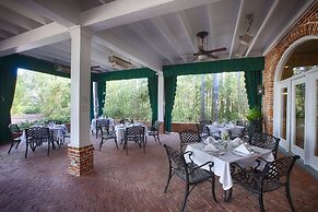 Monmouth Historic Inns and Gardens