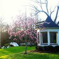 Monmouth Historic Inns and Gardens