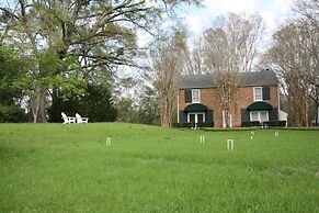 Monmouth Historic Inns and Gardens