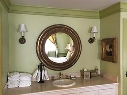 Admiral Farragut Inn