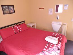 Bazil's Hostel & Surf School