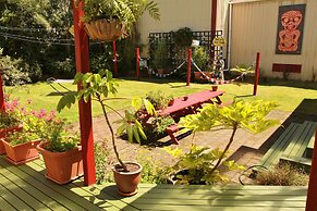 Bazil's Hostel & Surf School