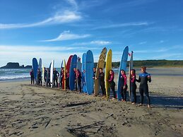 Bazil's Hostel & Surf School