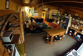 Bazil's Hostel & Surf School