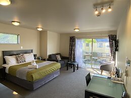 De Lago Motel Apartments