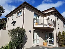 De Lago Motel Apartments