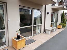 De Lago Motel Apartments
