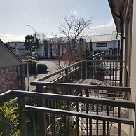 De Lago Motel Apartments