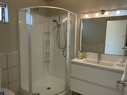 De Lago Motel Apartments