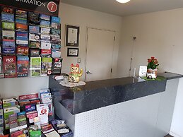 De Lago Motel Apartments