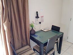De Lago Motel Apartments