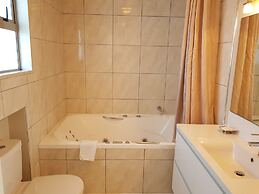 De Lago Motel Apartments