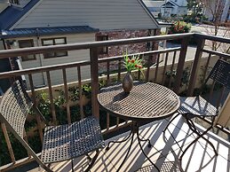 De Lago Motel Apartments