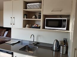 De Lago Motel Apartments