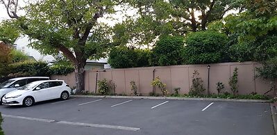 De Lago Motel Apartments