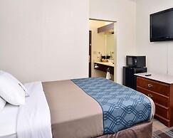 Econo Lodge Inn & Suites