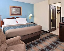 Econo Lodge Inn & Suites