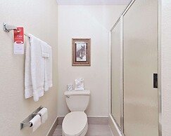 Econo Lodge Inn & Suites