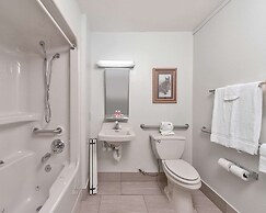 Econo Lodge Inn & Suites